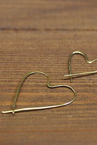 完全受注生産　hp-10w-285 アシンメトリーハートピアス（両耳タイプ）　（お届け2〜6週間）