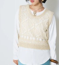 スカシ柄編みチビベスト