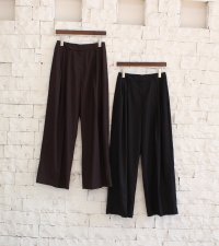 ライトウェイトタックトラウザーズ　Lightweight Tuck Trousers
