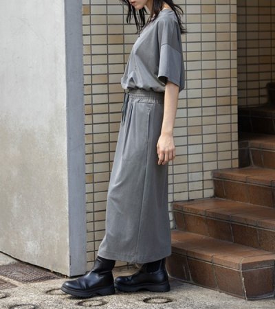 画像16: サテンジャージータイトスカート