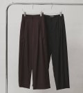 ライトウェイトタックトラウザーズ　Lightweight Tuck Trousers