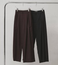 ライトウェイトタックトラウザーズ　Lightweight Tuck Trousers