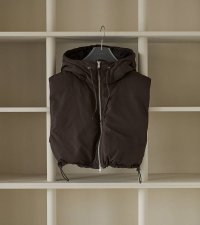 フーデッドダウンべスト　Hooded Down Vest