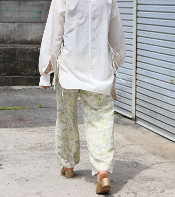 トゥデイフル Tuck Linen Trousers