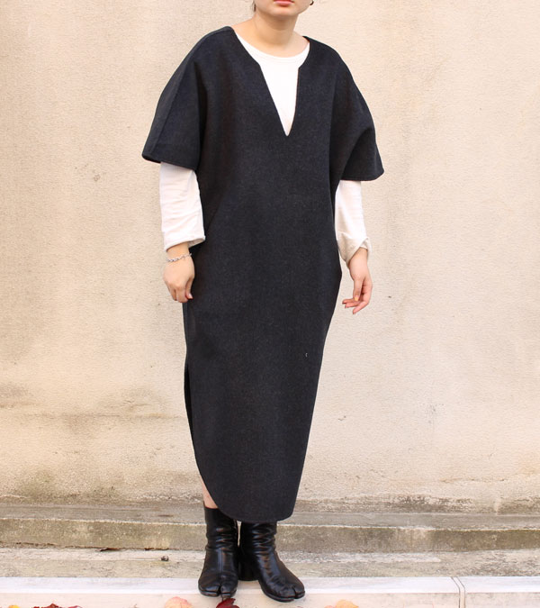 Cristaseya／FELTED WOOL CAFTAN DRESS ブラック