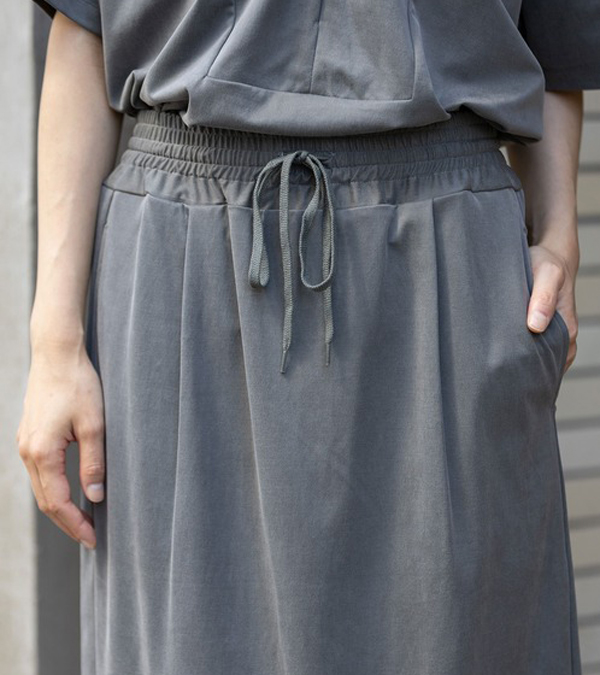 画像11: サテンジャージータイトスカート